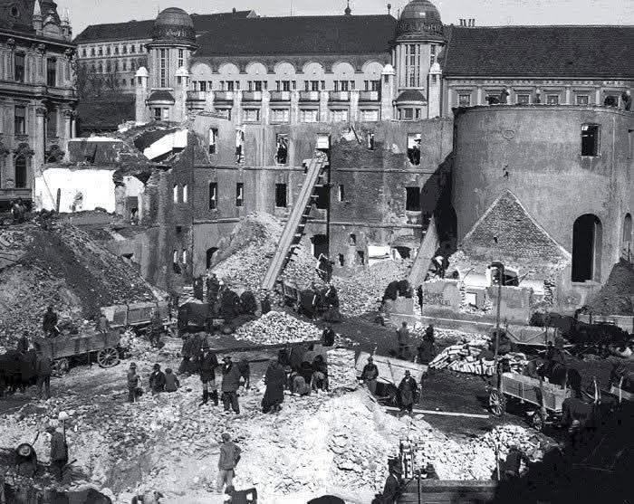 Bolnica Male Braće 1931. godine. Zakladna bolnica je srušena od 16. veljače do 24. travnja 1931. godine